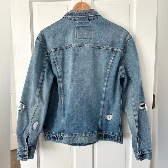Levi's Men’s Denim Trucker Jacket Medium Wash Distressed Size M - Picture 2 of 10